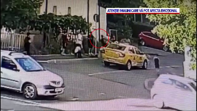 Bărbat din Iași, filmat când bate cu bestialitate un copil pe stradă, apoi pleacă și revine pentru a-l bate din nou | VIDEO
