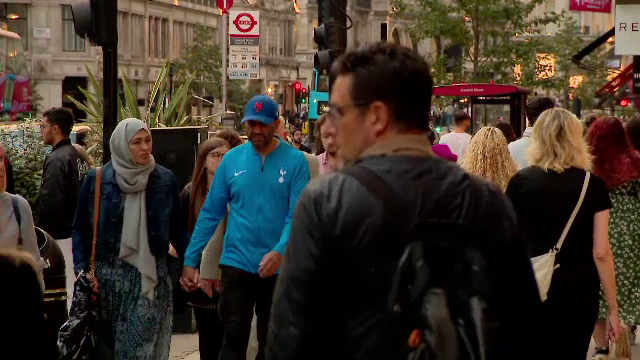 Imigranții din Anglia au ajuns atât de numeroși, încât până și ei spun că sunt prea mulți