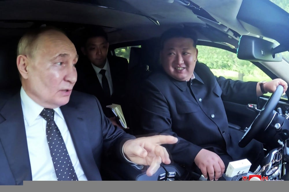 Ce se ascunde în mașina primită de Kim Jong-Un de la Putin. Detaliul care îl va înfuria pe dictatorul nord-coreean