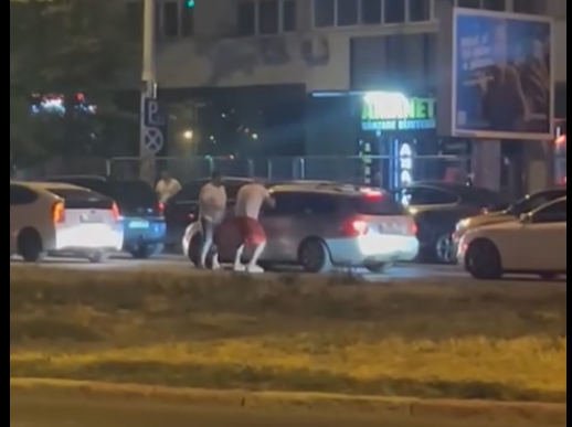 Cei doi indivizi care au bătut un șofer pe o stradă din București au fost reținuți de poliție