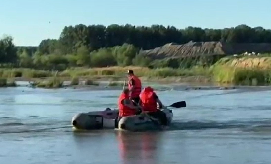 Un bărbat a vrut să se răcorească în râul Siret, iar acum este de negăsit. Îl caută echipaje ISU din Vrancea și Galați