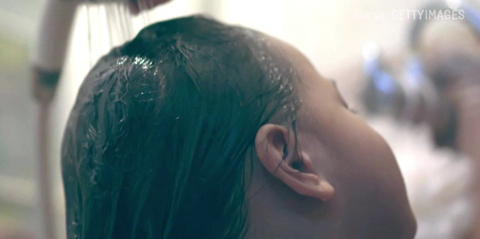 O fetiță de 3 ani a murit după ce a fost spălată pe cap cu o soluție toxică destinată animalelor. Sora ei a ajuns la spital