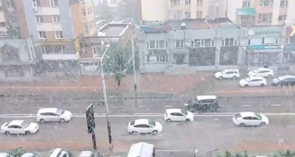 Țara în care a nins în plină vară. Fenomenul este extrem de rar. VIDEO