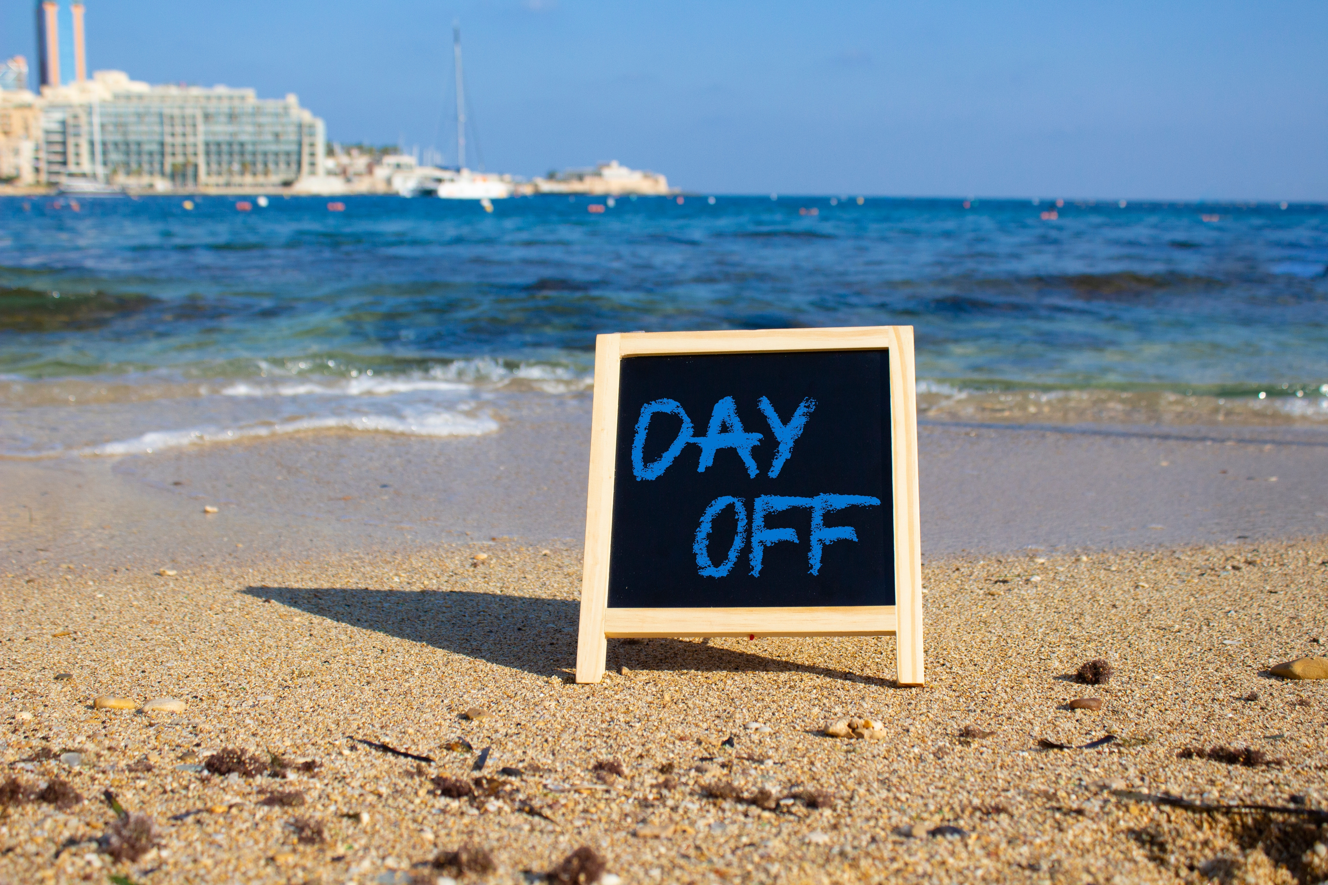 Când vor avea românii următoarea minivacanță. În ce perioadă se vor bucura de patru zile libere