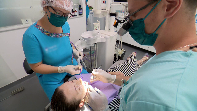 România, o țară în care oamenii au mari probleme dentare. Mulți pacienți nu își permit să meargă la dentist