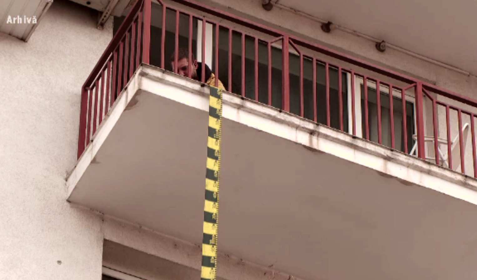 O fată s-a aruncat de la etaj ca să scape de iubitul violent, în Târgu Mureș. Ce i-a salvat viața