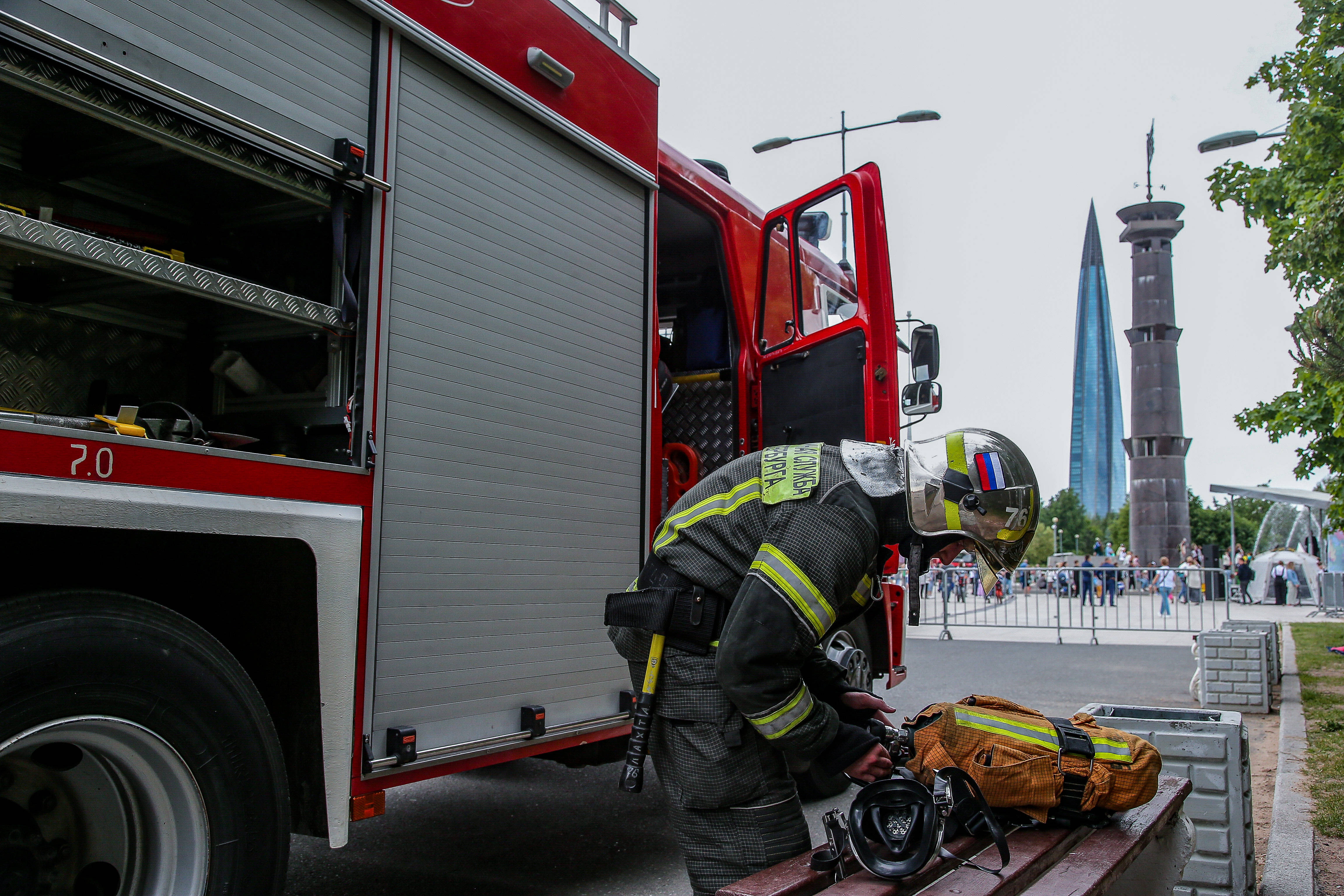 Oamenii s-au aruncat în gol pentru a scăpa de incendiul care a mistuit o clădire de birouri din Moscova. Imagini șocante