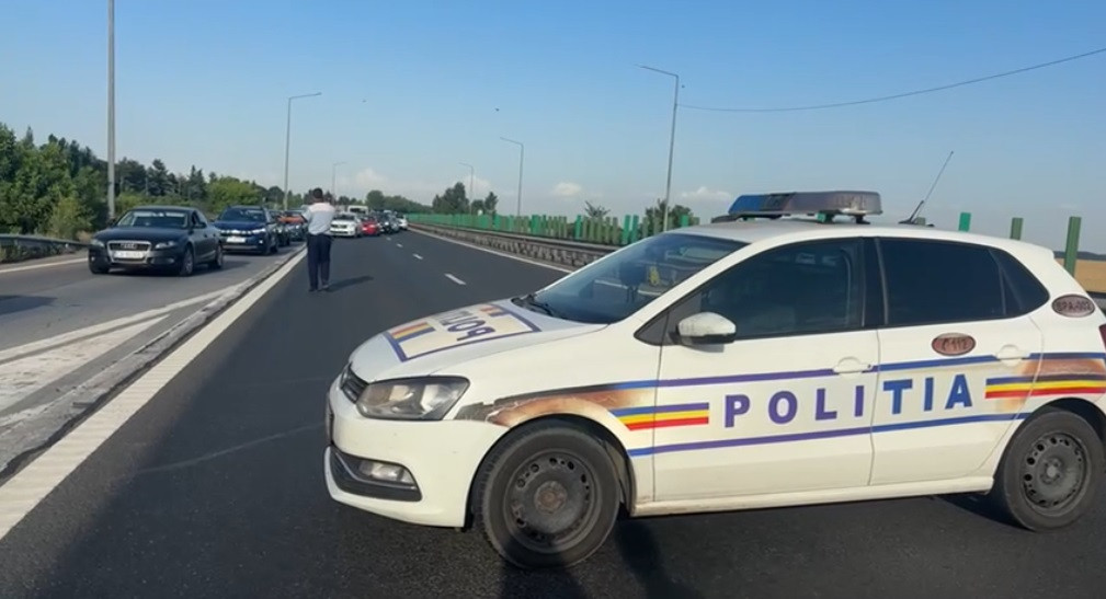 Un şofer beat şi posibil drogat a intrat cu maşina în parapetul de pe autostrada A1
