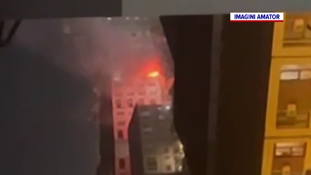 Panică într-un complex rezidențial din Sectorul 3. Două mașini parcate într-un garaj au luat foc