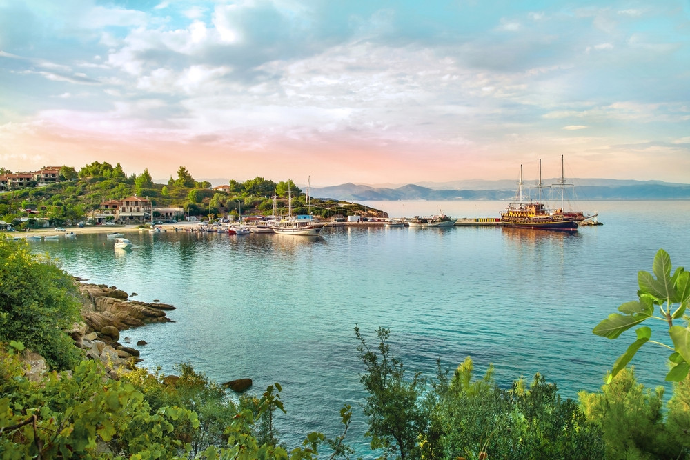 Pățania unor români care au mers în vacanță în Grecia. Cum au rămas fără mașină, bani și documente | FOTO