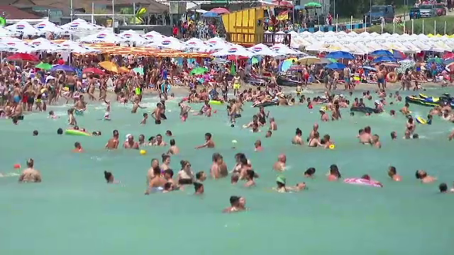 Litoralul este plin de turiști. Care este noua stațiune favorită a românilor. „Toată lumea se distrează”