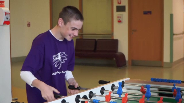 Un copil a fost aproape vindecat de epilepsie cu un dispozitiv implantat în creier. Cum funcționează