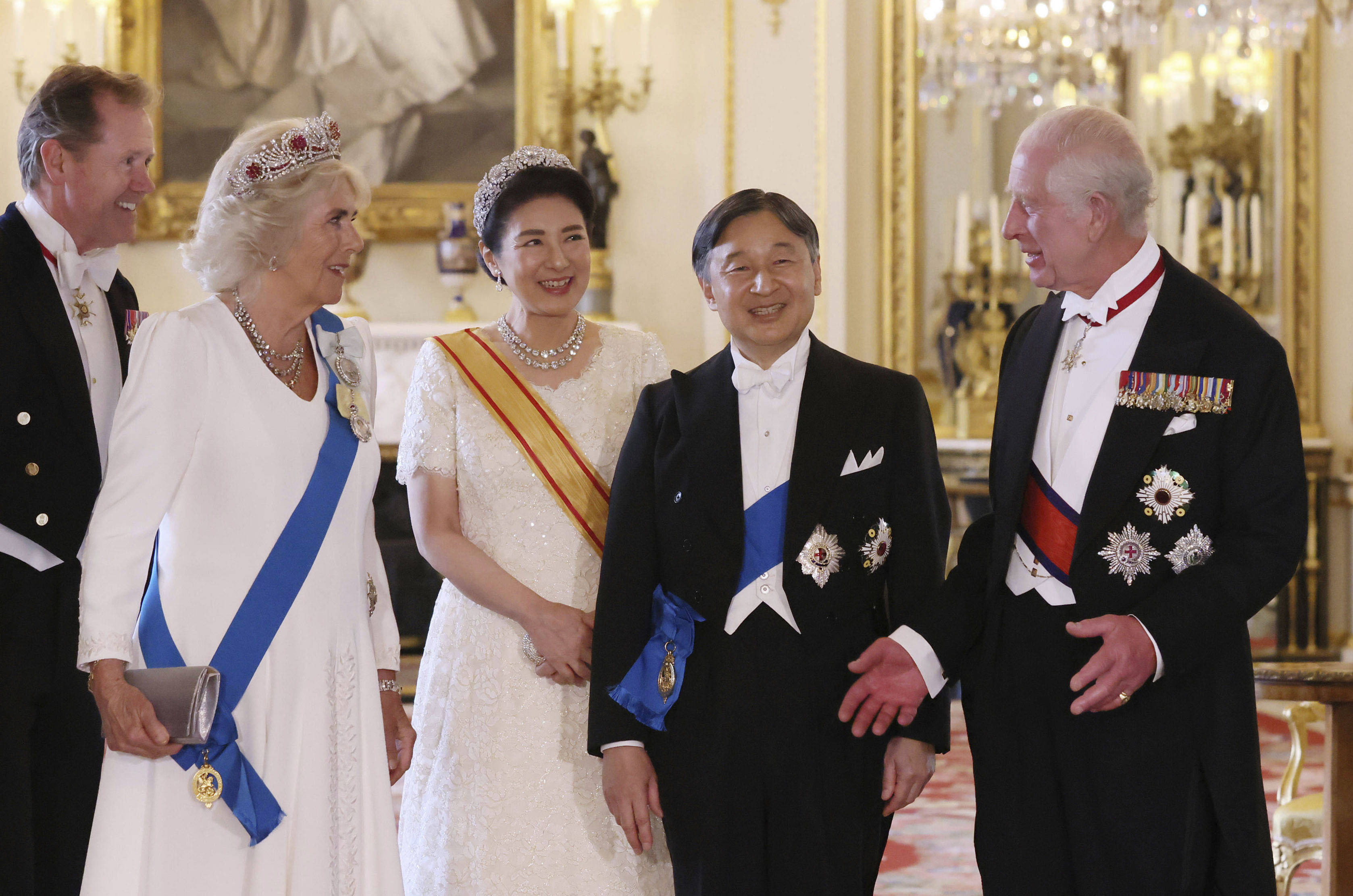 Ce a mâncat împăratul Naruhito la banchetul oferit de Regele Charles. Protocol royal cu James Bond și Pokemon GALERIE FOTO