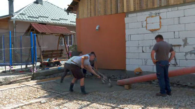 România se oprește la ora meciului cu Slovacia. Oamenii se grăbesc să termine treburile ca să nu rateze meciul