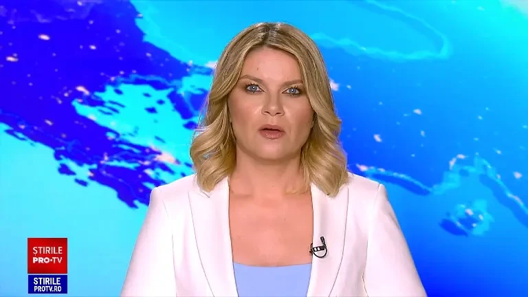 O mașină de gunoi, rămasă fără frâne, a ajuns în curtea unei case din Maramureș. Șoferul a murit după ce a sărit de la volan