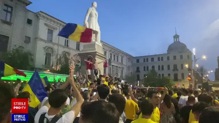 Sărbătoare în stradă după calificarea României în "optimile" EURO 2024. Românii au umplut Piața Universității din București