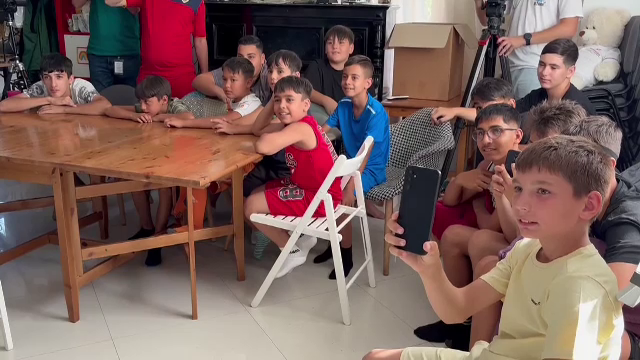 Copiii sprijiniți de un ONG din Capitală au fost invitați de FRF și de UEFA să încurajeze virtual jucătorii noștri