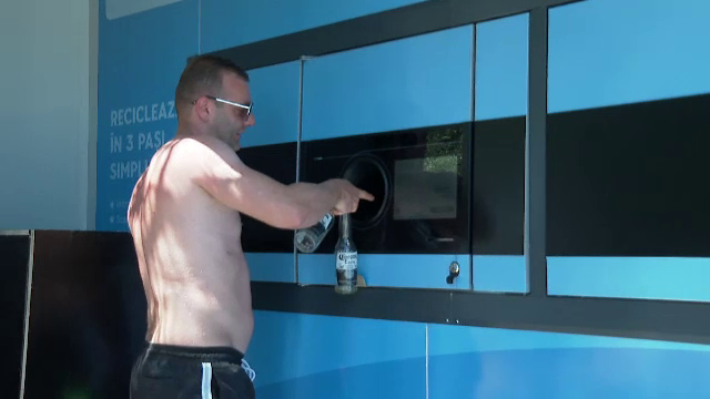 Automatele pentru colectarea ambalajelor au ajuns și pe plajă, ”groapa de gunoi” preferată a turiștilor