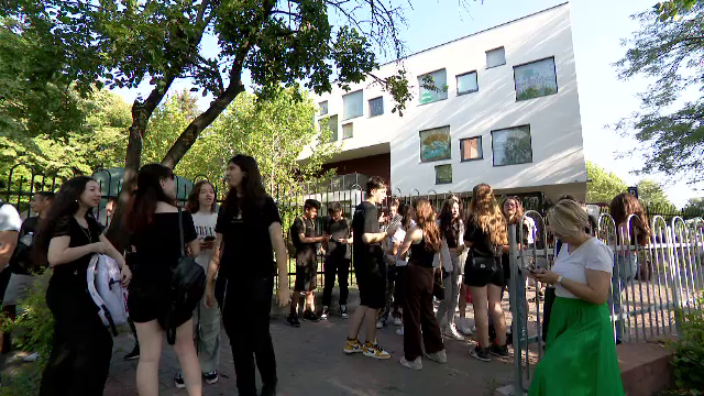 Perle la Evaluarea Națională 2024. ”Cireșarii culegeau muuulte cireșe. Apoi le numărau”; ”Foc este verb. Vine de la dai foc”