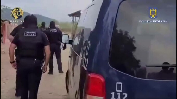 Proprietarul fermei din Argeș unde 7 oameni au fost transformați în sclavi va fi cercetat în arest la domiciliu