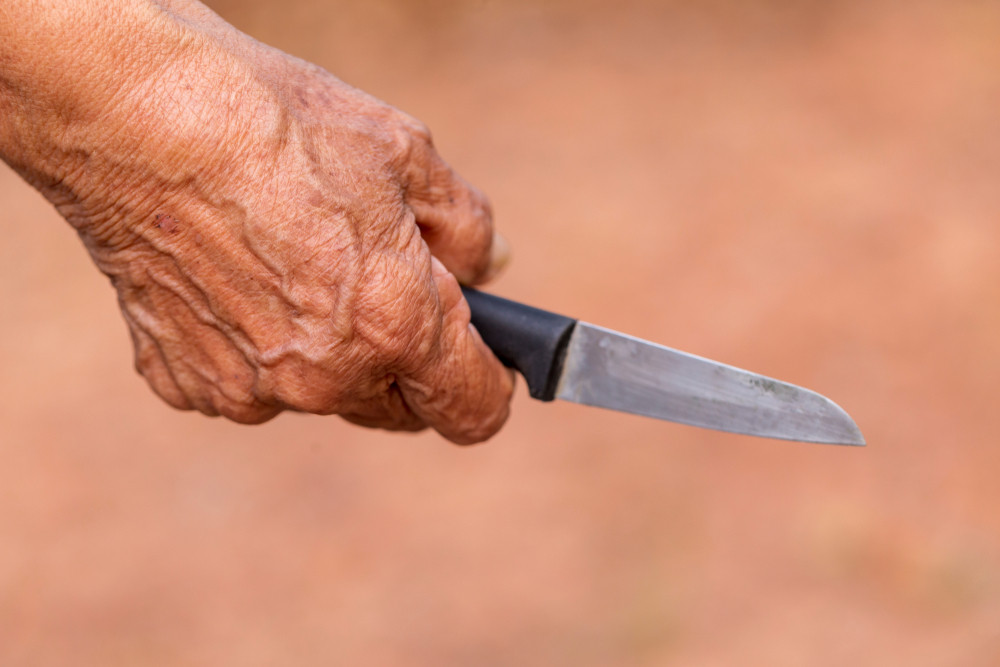 Un bărbat din Harghita a fost înjunghiat mortal de concubina lui în urma unui scandal. Femeia consumase alcool