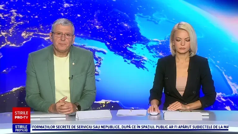 Momentul în care un crater format pe terenurile de fotbal dintr-un stat american „înghite” un stâlp de iluminat | VIDEO