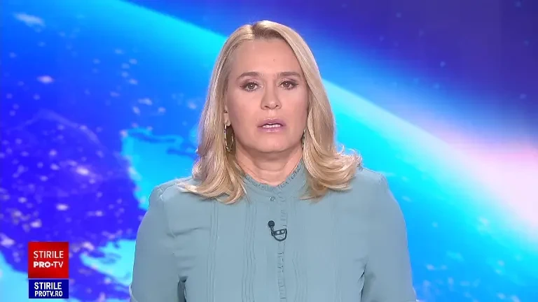 Momentul în care un crater format pe terenurile de fotbal dintr-un stat american „înghite” un stâlp de iluminat | VIDEO