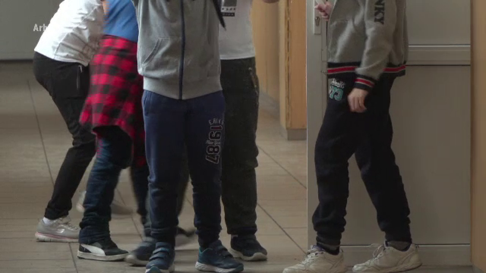 Mai mulți profesori dintr-o școală din Galați, acuzați că ar fi persecutat și lovit un elev. Ce spun dascălii