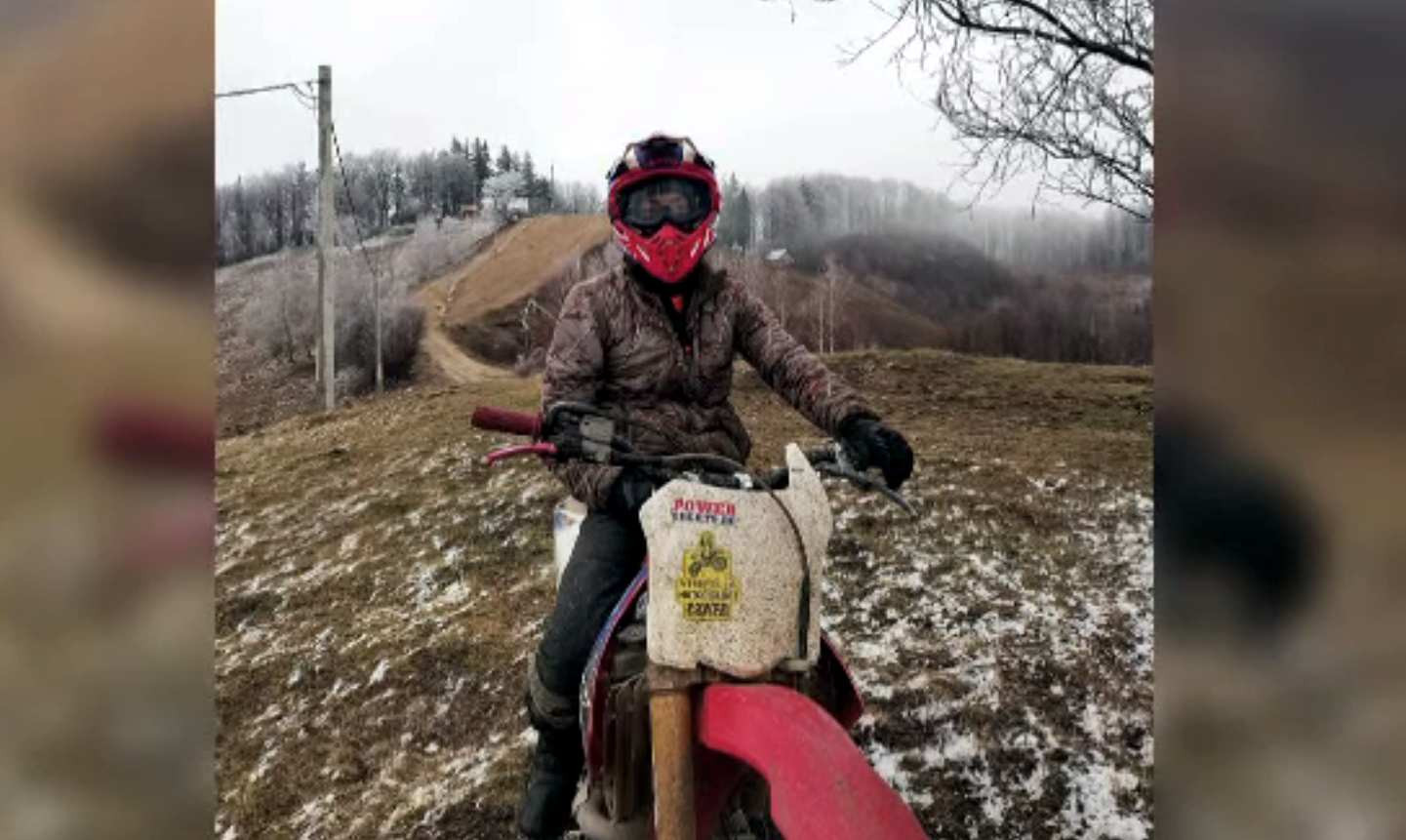 Accident de motociclete cu repetiție, în Brașov. Un tânăr a murit, altul e în comă după ce s-au ciocnit la enduro