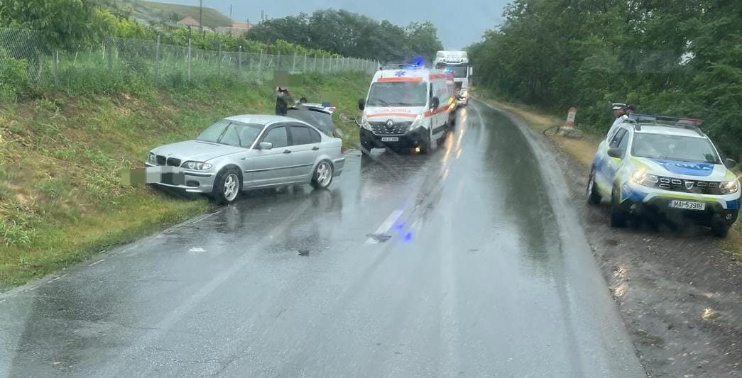 Accident grav în Alba. Un biciclist a murit și altul a fost rănit, după o coliziune cu un autoturism. Traficul este blocat