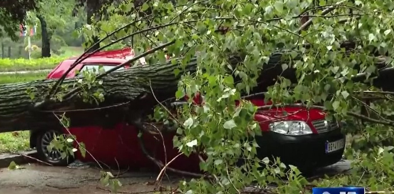Dezastru în Balcani. Furtunile violente au devastat orașe din Serbia, Bosnia sau Croația. Doi morți în Muntenegru