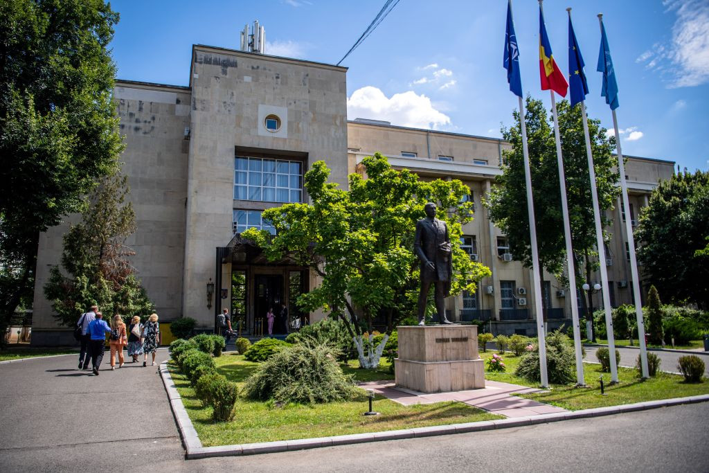 Rusia l-a declarat persona non grata pe un diplomat român. Reacția MAE