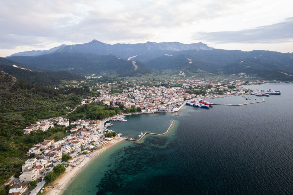 Fulgerele au declanşat incendii de vegetaţie în Thassos. Sunt aşteptate alte fenomene meteorologice neobişnuite în Grecia
