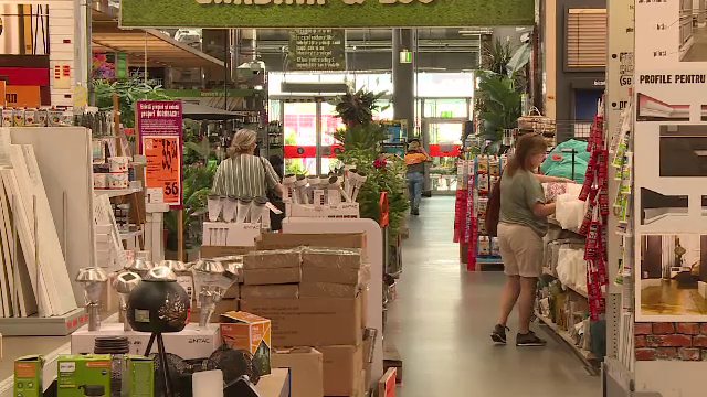 Pe ce cheltuiesc românii banii. Vânzătorii de bricolaj își freacă satisfăcuți mâinile: ”Este clar mult mai bine”