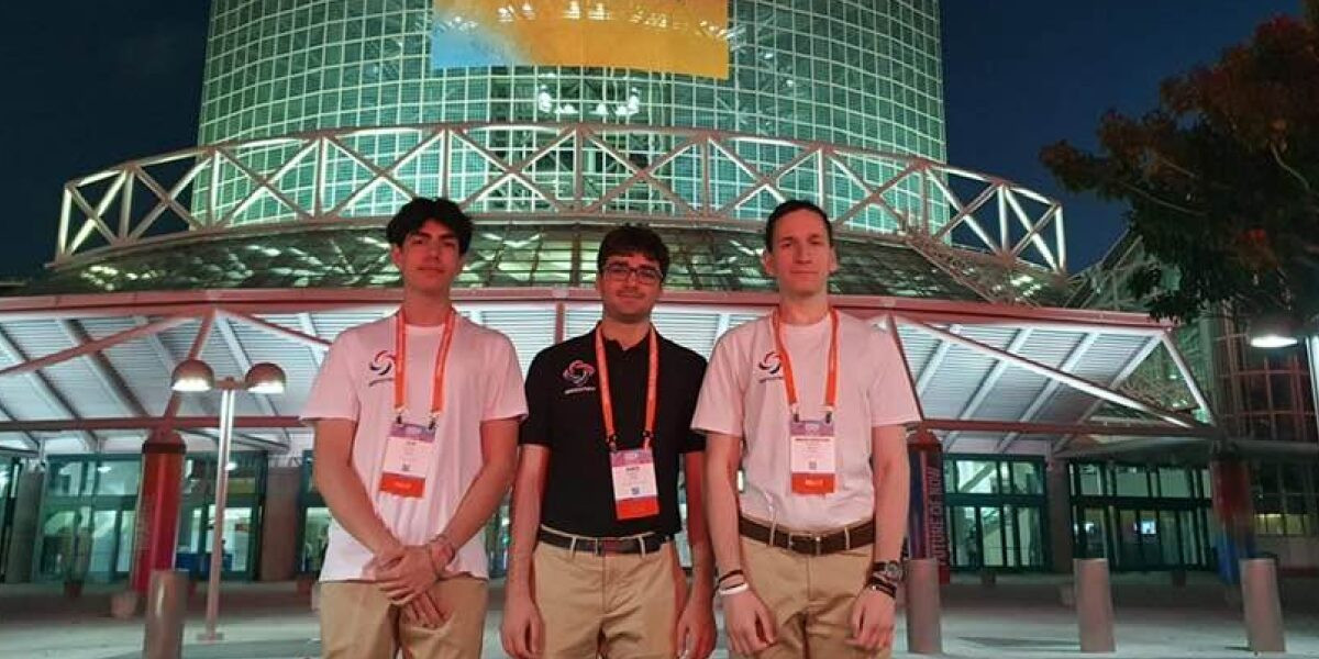 Elevii români au câştigat locul I la cea mai mare competiţie de ştiinţă şi tehnologie din lume