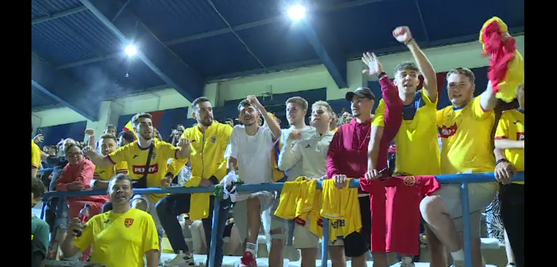 Sute de tineri suporteri i-au așteptat pe tricolori la întoarcerea de la Euro 2024: ”Au schimbat mentalitatea românilor”