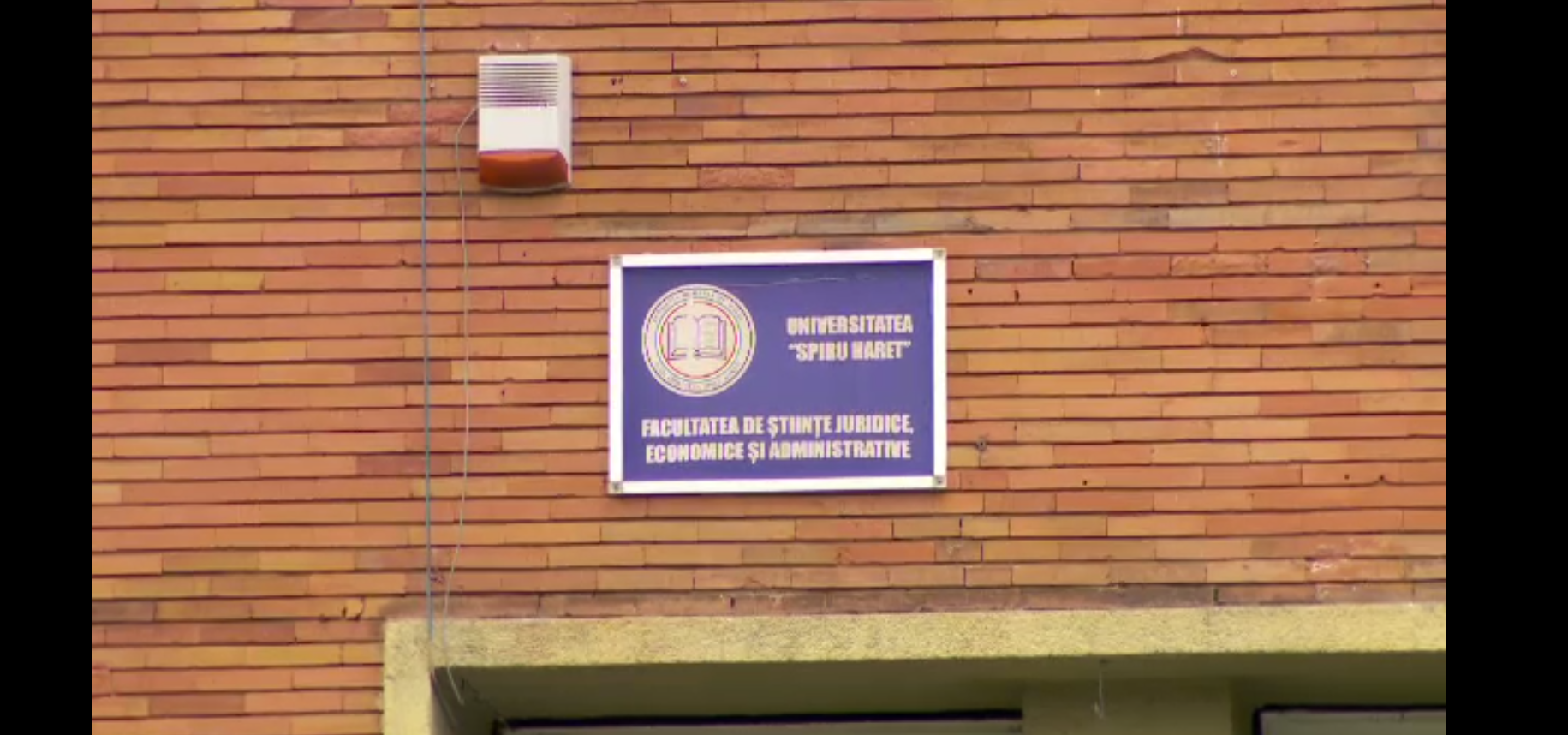 Polițiști, studenți la Facultatea "Spiru Haret" din Brașov, acuzați că ar fi dat mită să promoveze examenele și să ia licența