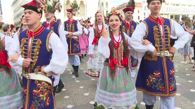 Spectacol multicultural pe străzile Timișoarei. Festivalul Inimilor încântă oamenii. „E minunat”