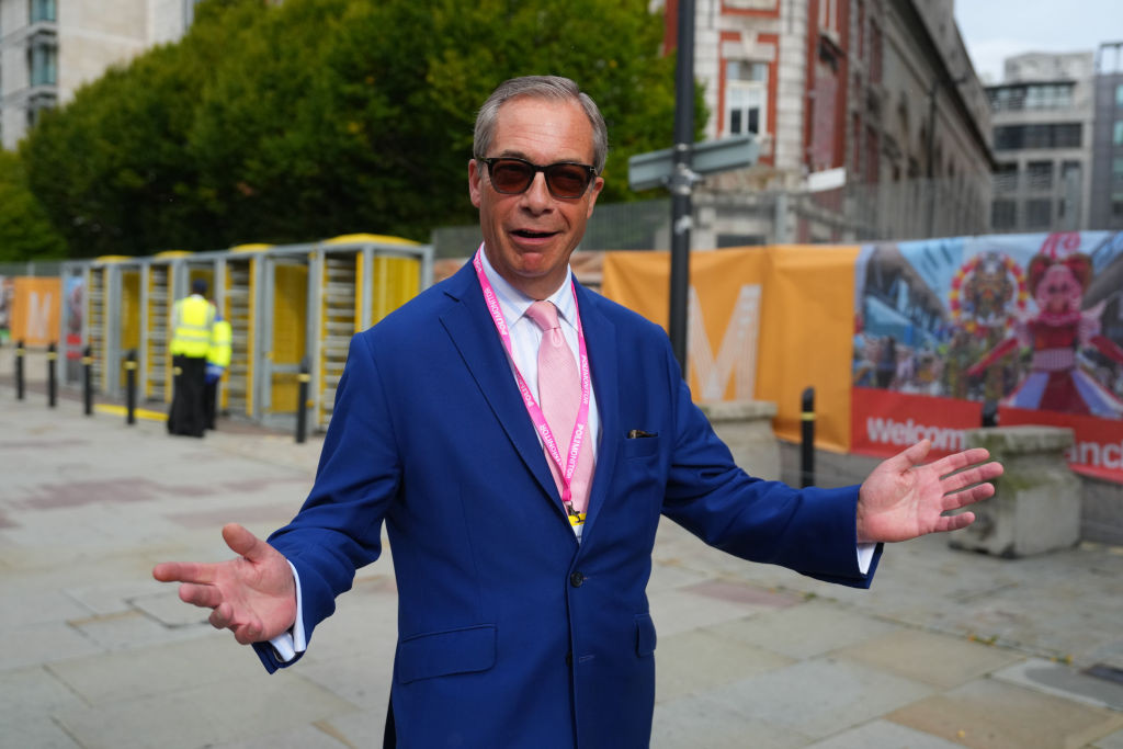 Cine este controversatul Nigel Farage, ajuns în Parlamentul britanic. A devenit celebru după ce a promovat ieșirea UK din UE