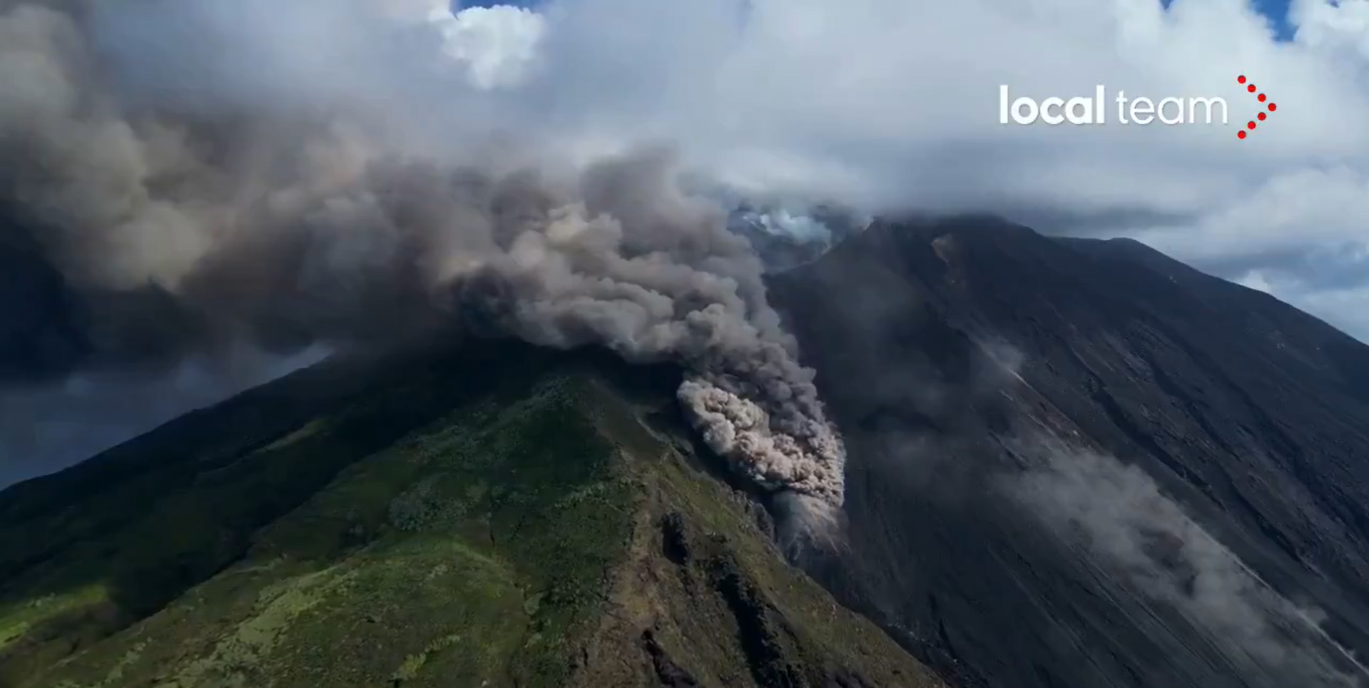 Activitate vulcanică pe insula Stromboli. Autorităţile au emis o alertă roșie | VIDEO