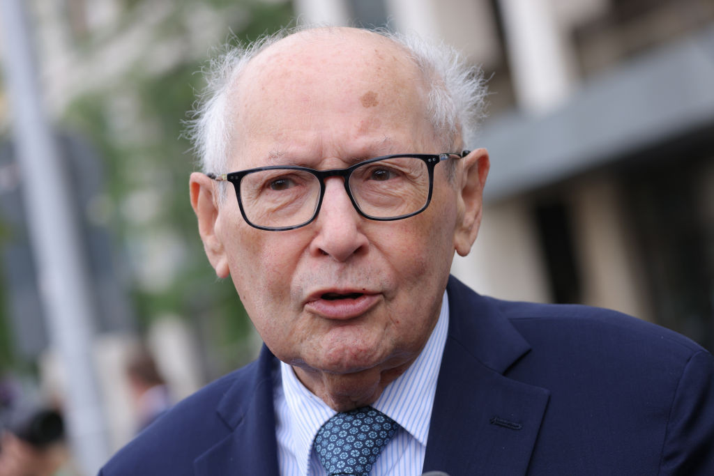 Un renumit vânător de naziști din Franța îi sfătuiește pe evrei să aleagă extrema dreaptă în locul extremei stângi la alegeri