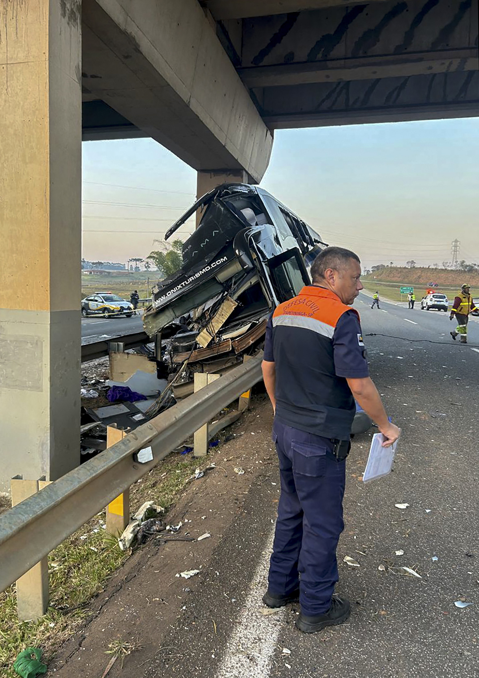 Carnagiu pe șosea. 10 oameni au murit pe loc, 42 sunt răniți într-un accident de autocar, după o „pană mecanică”, în Brazila