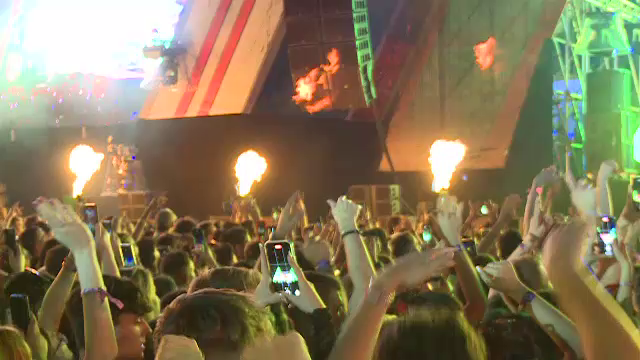 Explozie de emoții în prima zi a festivalului SAGA. Zeci de mii de oameni au dansat până spre dimineață