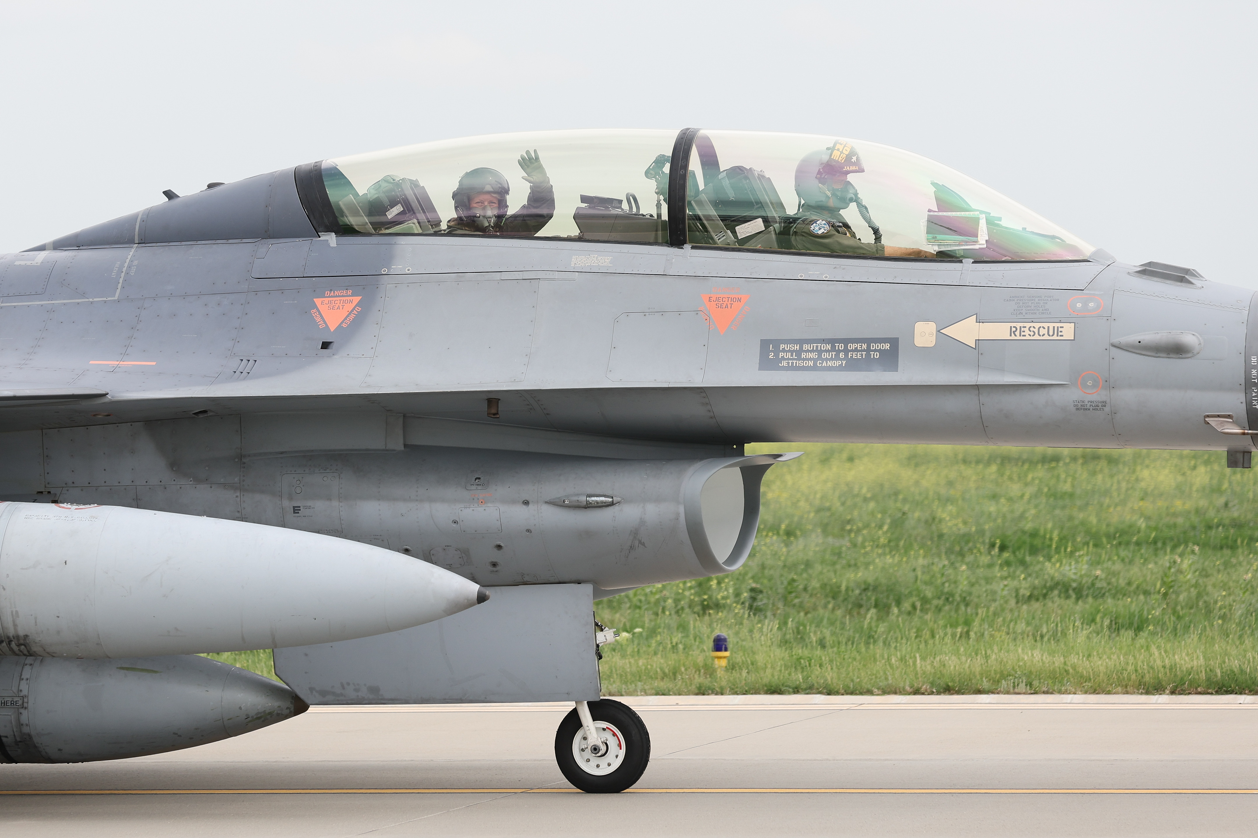 Răspunsul Ucrainei la atacurile masive de luni. Zelenski mobilizează avioanele F-16