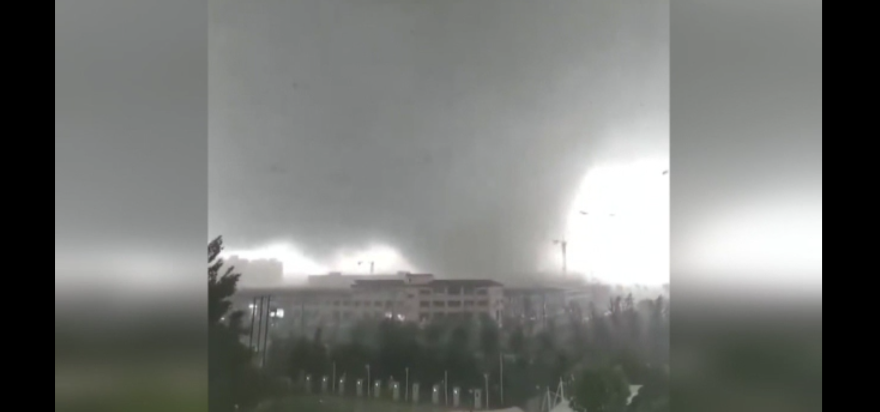 O tornadă uriașă a omorât și a rănit zeci de oameni, într-un oraș din China. Imaginile sunt înfricoșătoare