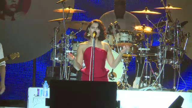 Momente de neuitat în cea de-a doua zi a festivalului SAGA. Cantăreața Raye a emoționat publicul cu melodiile sale