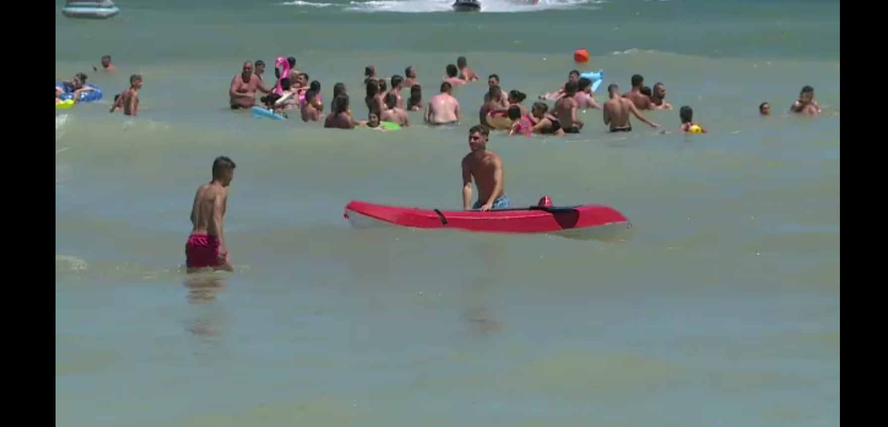 Peste 90.000 de turiști s-au bucurat de valuri pe litoral în acest weekend. Preţurile sunt încă de extrasezon