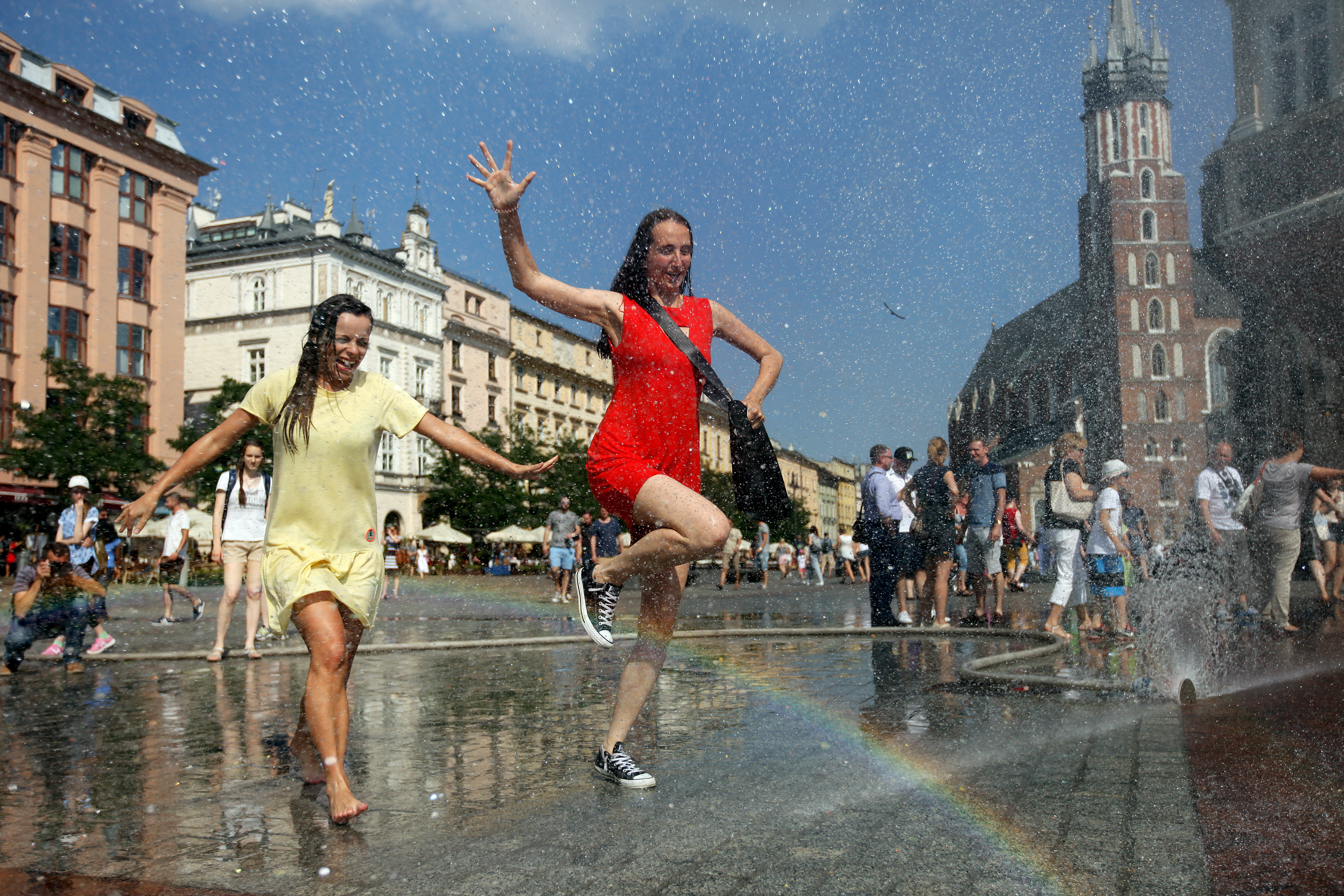 A fost creat un material din care se pot face haine mai răcoroase decât tot ce se știa până acum