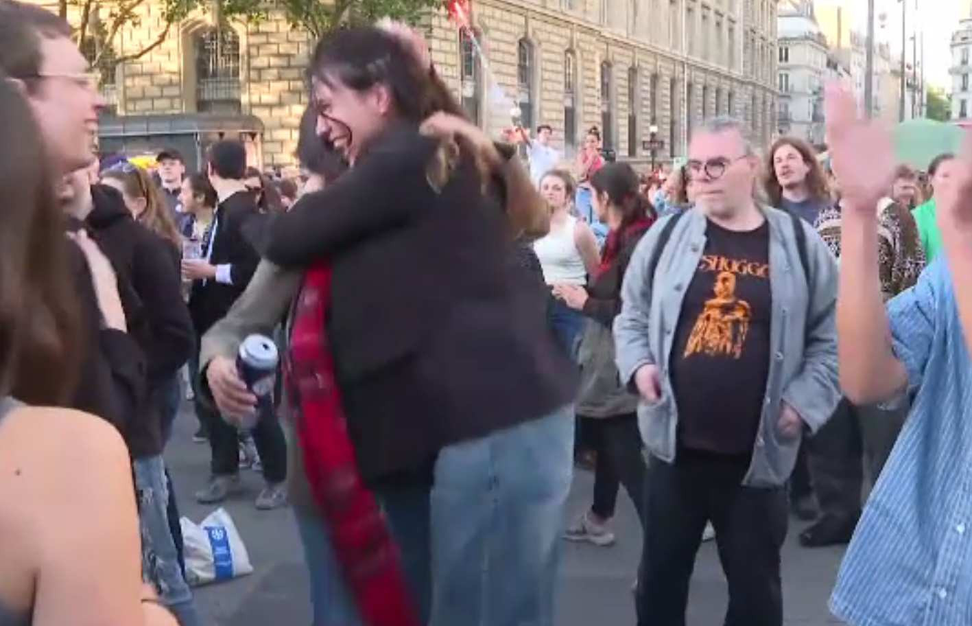 Situație de criză politică în Franța, cu trei blocuri de putere de dimensiuni aproape egale. „Franța va fi complet blocată”