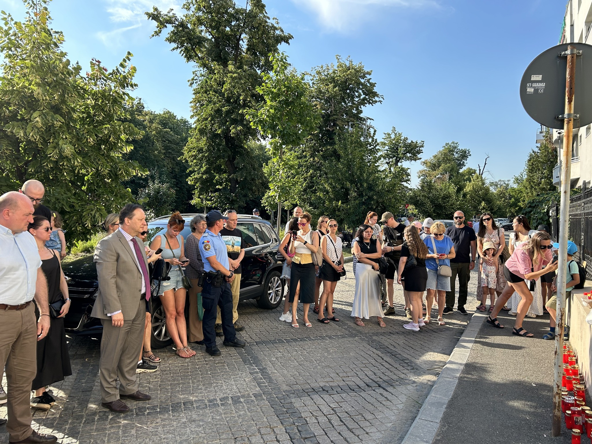 Moment de reculegere la Ambasada Ucrainei la București pentru victimele atacului asupra spitalului de copii din Kiev